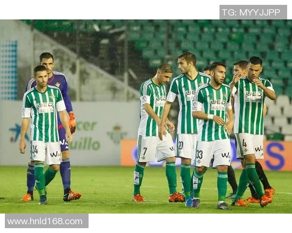 足球球星全力寻找丢失的神奇足球引发一场充满悬念的奇妙冒险