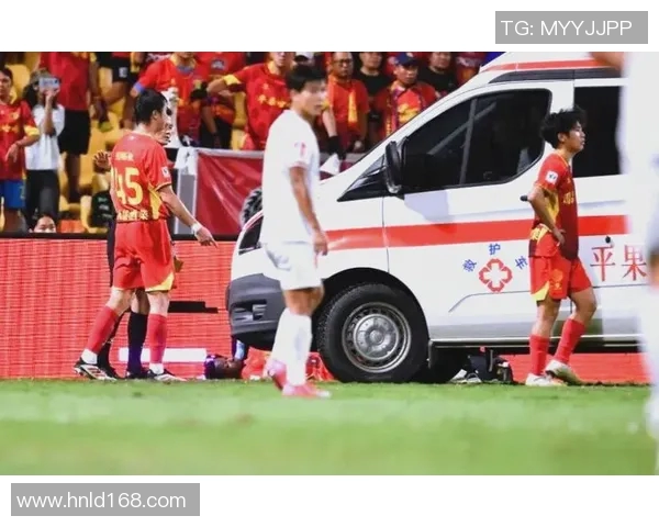足球球星在比赛中不幸身亡引发全球哀悼与安全问题讨论 足球球星在比赛中不幸身亡引发全球哀悼与安全问题讨论