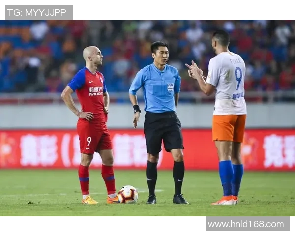 足球球星恶意犯规引发巨大争议裁判判罚与球迷反应成焦点 足球球星恶意犯规引发巨大争议裁判判罚与球迷反应成焦点