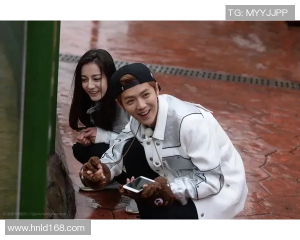 追随迪丽热巴的足球球星是谁 球场上的爱情故事与星光闪耀的背后 追随迪丽热巴的足球球星是谁 球场上的爱情故事与星光闪耀的背后